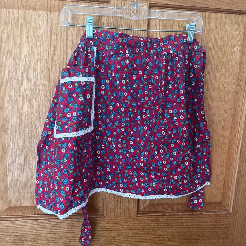 Vintage cottagecore Red Floral Half Apron with Lace Trim